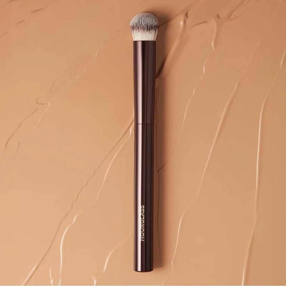 Hourglass VANISH Seamless Finish Concealer Brush NEW IN BOX - Picture 4 of 4